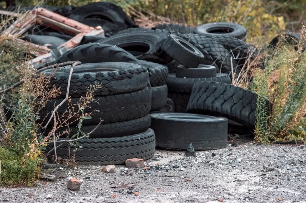 Gdzie wyrzucić stare opony? Oto sposoby na ich bezpieczną utylizację