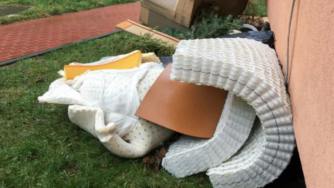 Gdzie wyrzucić materac? Sprawdź najlepsze sposoby na utylizację